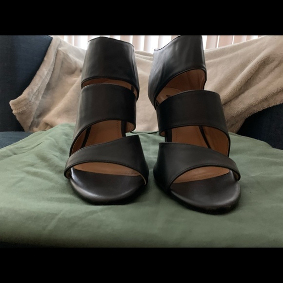 Open toe heels - Picture 2 of 4